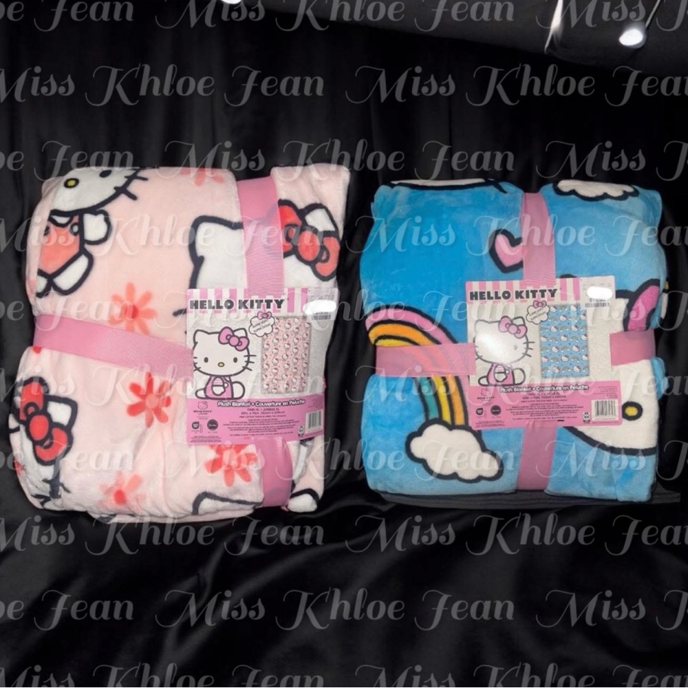 - Hello Kitty Blanket Set